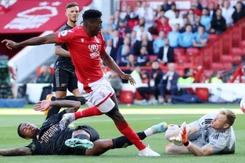 Arsenal thua sốc đội cửa dưới, chính thức dâng chức vô địch cho Man City