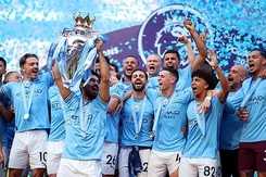Fan phủ kín sân khi Man City ăn mừng chức vô địch Ngoại hạng Anh