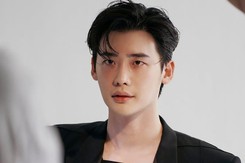 Việt Nam là điểm đến cuối cùng trong fanmeeting tour của mỹ nam xứ Hàn Lee Jong Suk