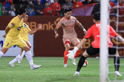 Văn Hậu tranh đá penalty với ngoại binh, CAHN FC nhận cái kết đắng trước SLNA