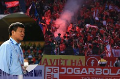 Bầu Hoàn lại ghi điểm khi kêu gọi CĐV Hải Phòng không đốt pháo sáng