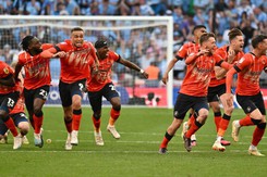 Luton Town lên Ngoại hạng Anh sau trận đấu đắt giá nhất thế giới