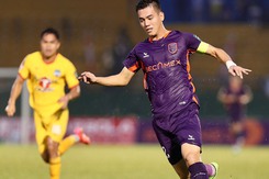 Tiến Linh toả sáng làm bất ngờ HLV Huỳnh Đức lẫn Troussier