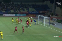 Quốc Phương tạt bóng như máy, rực sáng trong ngày Thanh Hóa vững vàng ngôi đầu V-League