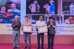 NSND Thúy Mùi, nhiếp ảnh gia Nguyễn Đình Toán nhận giải thưởng Đào Tấn 2022