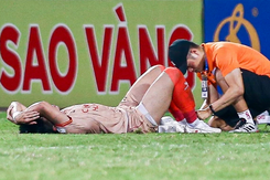 Văn Đô đang thăng hoa thì chấn thương nặng trong ngày CAHN đứt mạch thắng ở V-League