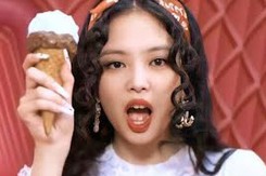 7 bộ trang phục quá gợi cảm của sao K-pop khiến cả chuyên gia và khán giả nhức mắt