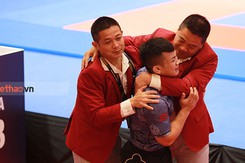 Bị Singapore khiếu nại, võ sỹ Việt Nam vẫn thắng, òa khóc khi bảo vệ thành công HCV SEA Games 32