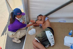 Xót xa VĐV Timor Leste nằm ngất một mình vì sự khắc nghiệt thời tiết, phải nhờ đoàn Việt Nam hỗ trợ