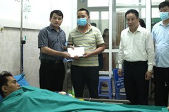 Thăm hỏi, động viên gia đình cô giáo vùng cao gặp nạn ở Hà Giang