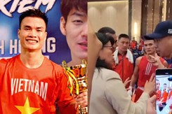 Đổ cả máu và nước mắt, võ sĩ Việt Nam vẫn bị xử thua trên thế thắng dù đối thủ sai luật khiến CĐV bức xúc
