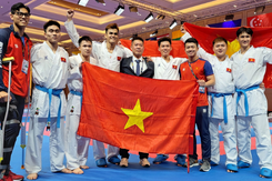 Võ sĩ Việt Nam vỡ òa sung sướng sau cú ‘lật kèo’ như phim hành động giành HCV Karate