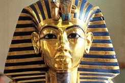 Kinh ngạc khi tái hiện gương mặt pharaoh Tutankhamun, giống sinh viên trẻ hơn là một vị vua huyền thoại