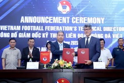 Tân giám đốc kỹ thuật VFF chung tham vọng đưa Việt Nam dự World Cup với HLV Troussier