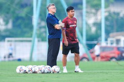 HLV Troussier ‘chơi chiêu’ lạ trước ngày chốt danh sách đấu Hong Kong