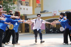 Hình ảnh thí sinh Thủ đô hoàn thành môn thi cuối cùng Kỳ thi tuyển sinh lớp 10 THPT công lập 