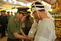 Vụ dùng súng tấn công tại Đắk Lắk: Đoàn công tác Bộ Công an thăm hỏi gia đình các nạn nhân