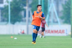 Gút danh sách đấu Hong Kong, HLV Troussier khiến nhiều người ngỡ ngàng