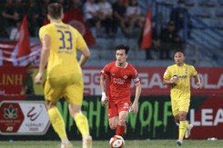 Hoàng Đức nổi bật ở đội hình của HLV Troussier đấu Hong Kong và Syria