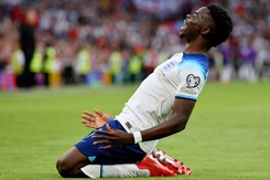 Bukayo Saka gây sốt với hat-trick đầu tiên trong sự nghiệp, ĐT Anh thắng với tỷ số khó tin