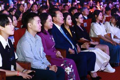 Tổng thống Hàn Quốc và Phó Chủ tịch nước Võ Thị Ánh Xuân dự Đêm nhạc giao lưu văn hóa Hàn Quốc - Việt Nam