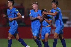 Xúc động cựu tuyển thủ ôm mặt khóc khi ghi bàn ở V-League sau 9 năm bị cấm thi đấu