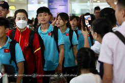Thầy trò HLV Mai Đức Chung được tiếp sức trước World Cup bằng tiền thưởng và ‘quà độc’