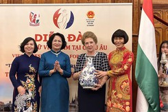 Diễn đàn Phụ nữ Việt Nam tại châu Âu: Vẻ đẹp và giá trị Việt được tôn vinh trong hội nhập