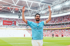 Độc Lạ cúp FA: Gundogan mang Cúp về Man City nhưng... không được trao huy chương