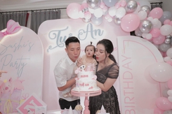 Trước bê bối đăng đàn mắng chồng trên Facebook, quan hệ vợ chồng Bùi Tiến Dũng vẫn rất... hạnh phúc