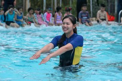 Ánh Viên cực đáng yêu ở lớp dạy bơi, càng ngày càng hot trên mạng xã hội
