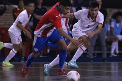 Cận cảnh pha dàn xếp đá phạt siêu hạng của tuyển Việt Nam khiến cầu thủ Paraguay ngỡ ngàng đứng nhìn