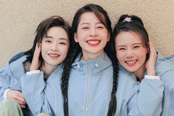 Chi Pu khoe quà sinh nhật sớm từ 2 tỷ tỷ team ‘Rosemary’
