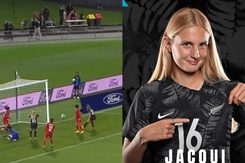 Cầu thủ New Zealand ôm đầu tiếc nuối khi ‘biến bàn thắng thành cơ hội’ trong trận gặp ĐT Việt Nam