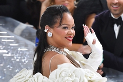 Rihanna đạt kỷ lục lịch sử trên Spotify