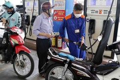 Giá xăng biến động nhẹ, giá dầu tăng hơn 400 đồng/lít từ 15h chiều nay