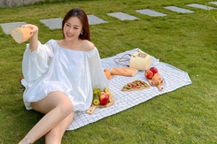 Phương Oanh khoe chân dài nuột nà hậu kết hôn với Shark Bình