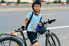 Cậu bé 10 tuổi đạp xe chinh phục 4 quốc gia Đông Nam Á trong 1 tháng, mơ được trở thành VĐV đua xe