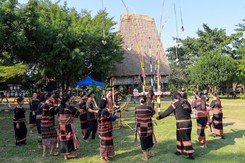 Không gian văn hóa Cơ Tu tại Làng Văn hóa - Du lịch các dân tộc Việt Nam