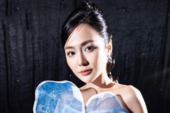 Thu Thuỷ: MC song ngữ với IELTS 8.0 đồng hành 4 mùa Vietnam International Fashion Week