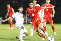 HLV Kim Sang Sik trao cơ hội 'vàng' cho Minh Khoa