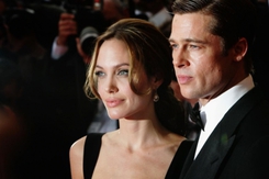 Angelina Jolie sẵn sàng tiết lộ sự thật xấu xí về cuộc hôn nhân với Brad Pitt