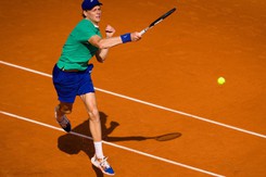 Bí quyết giúp Jannik Sinner lọt vào chung kết Roland Garros 2025: Coi sân đất nện như… sân cứng