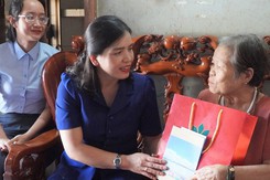 Trên 5,88 triệu người nhận được quà của Đảng, Nhà nước nhân Đại hội XIV của Đảng và Tết Bính Ngọ