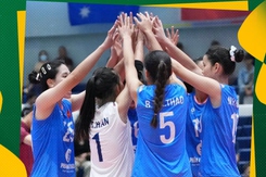 HLV Ngọc Hoa cùng đội bóng chuyền U18 nữ Việt Nam vào bán kết giải Đông Nam Á
