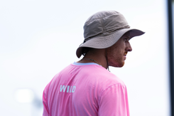Chiếc mũ thổi bùng cuộc tranh luận thời trang trong làng pickleball chuyên nghiệp