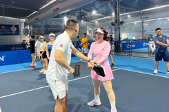 Thầy dạy pickleball 50 triệu/khóa đi đánh giải thua trắng 0-11