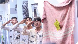 Trưng bày 'Sông Hồng cuộn sóng': Tái hiện những ngày gian khổ, hy sinh của quân, dân Thủ đô