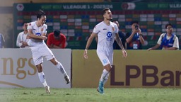 Đua vô địch V-League 2023-2024: 'Cờ' trong tay Nam Định