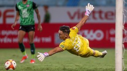 Tin nóng bóng đá Việt 25/6: Thủ môn Việt kiều xuất sắc nhất V-League, U16 Việt Nam thận trọng trước U16 Campuchia